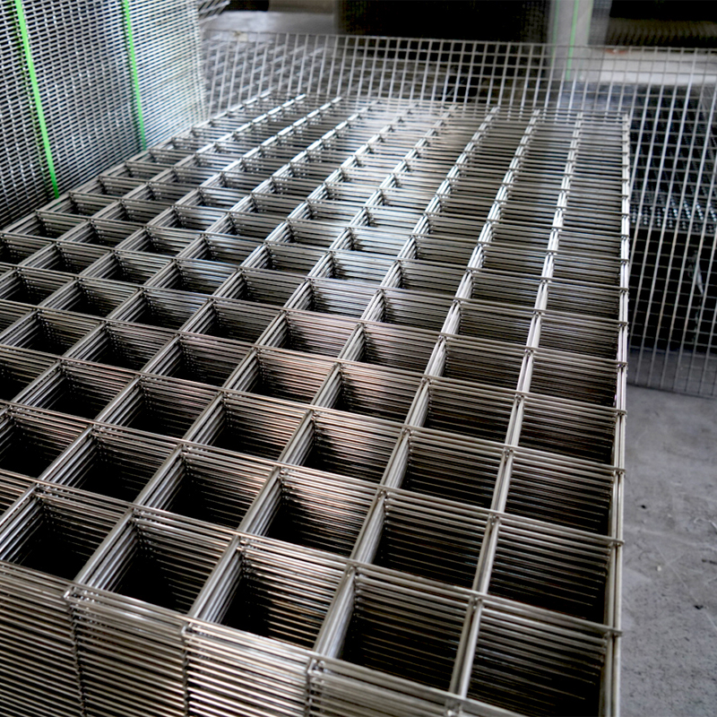 Welded wire mesh panel